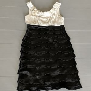 London Times Formal Black & White Ruffled Layer Mid Length Cocktail Dress Size 4